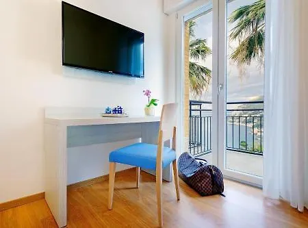 Aequa Hotel 4*